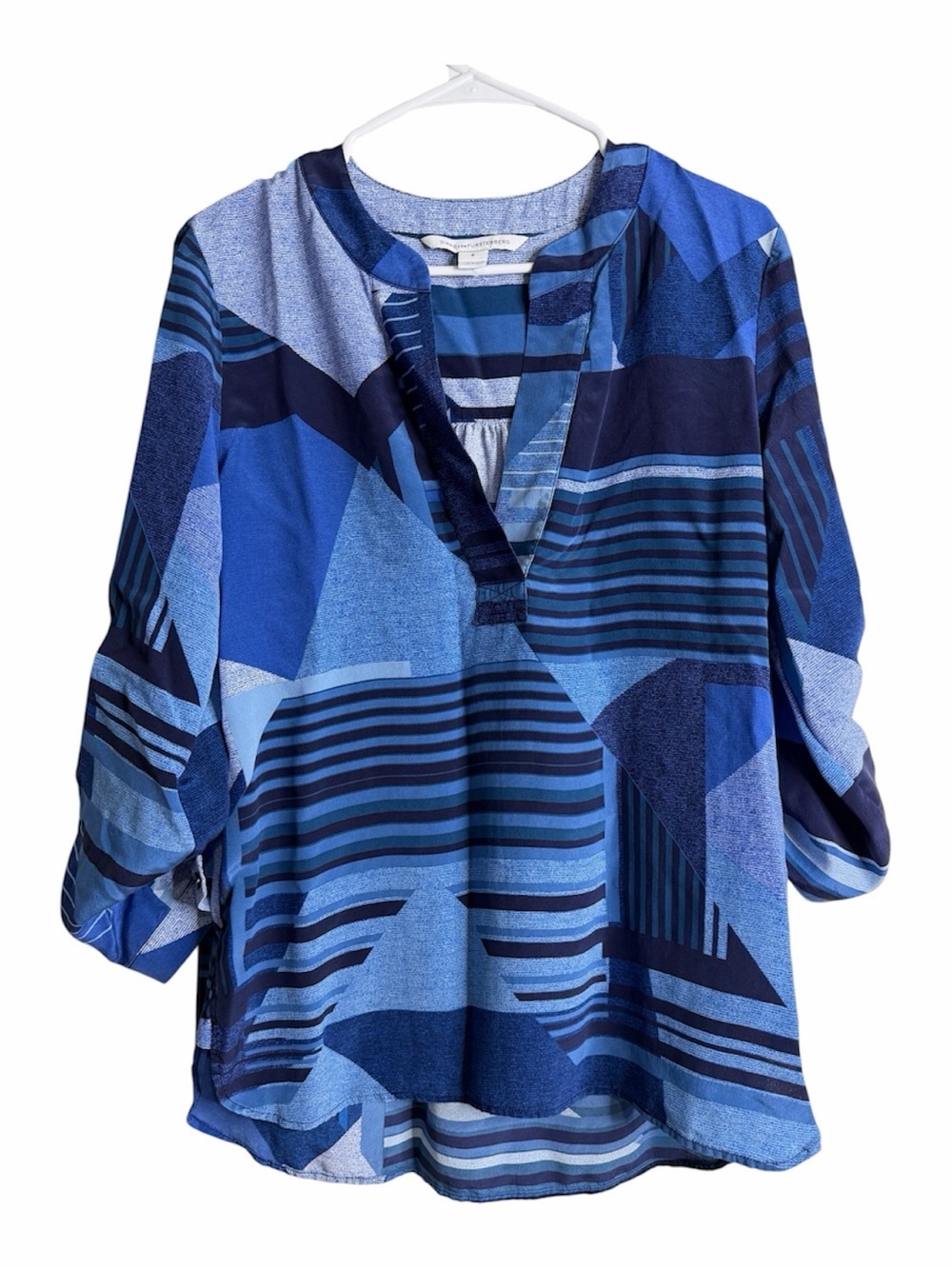 Diane von Furstenberg Blue Geometric Print Blouse Size 8 Silk Work Quiet Luxury